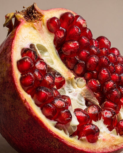 Dark Pomegranate – duftnoter: et brækket granatæble med rubinrøde kerner