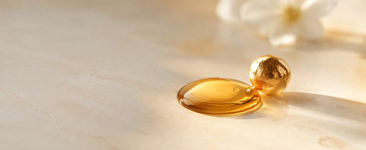 Floral Squalane – gylden olie i et stilleben med antioxidanter